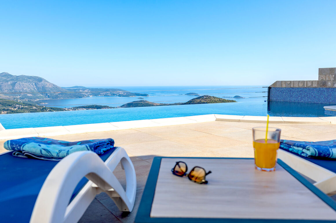 Luxury Villa Olive with private infinity pool, Jacuzzi and incredible view to the Dubrovnik Riviera