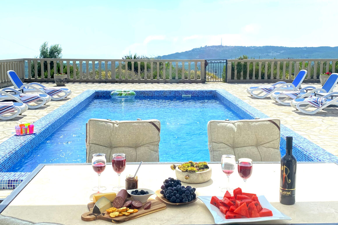Luxury-Villa-Lule-terrace-with-dining-area-and-the-private-pool