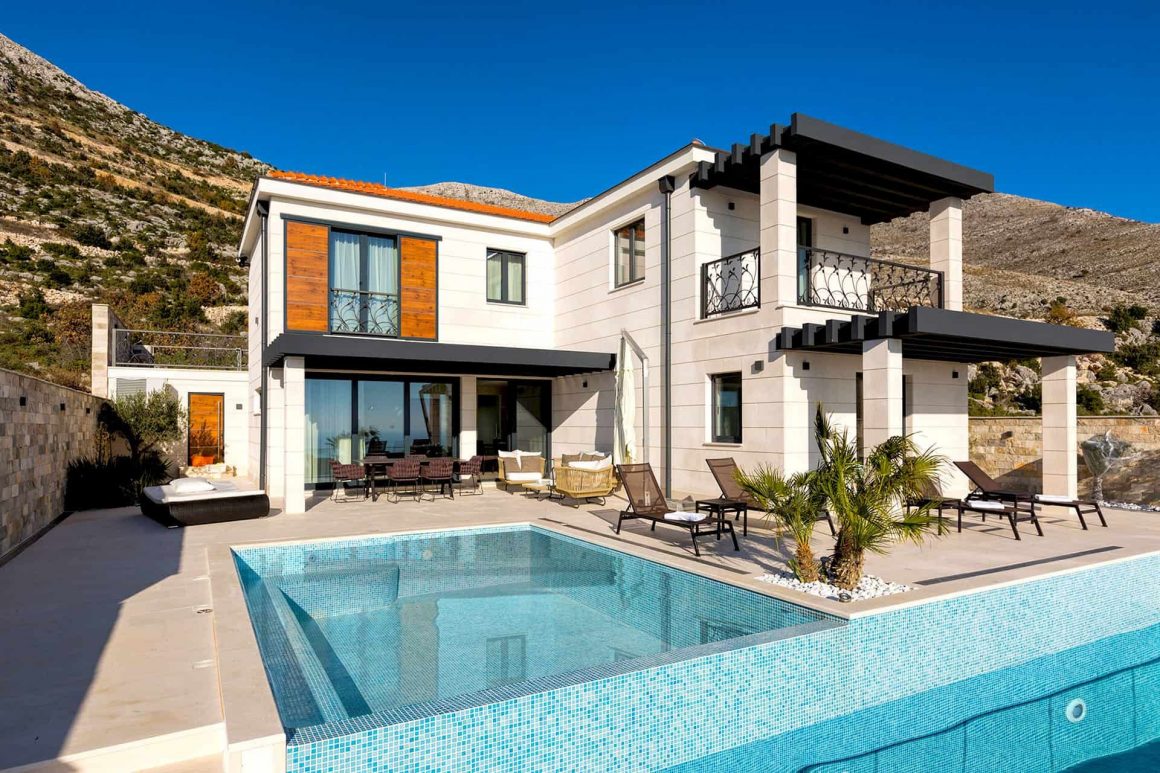 Luxury Villa Anna with private infinity pool and Jet pool