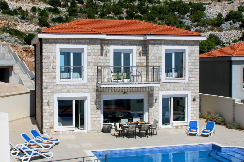 Luxury Villa Arc-Extensive private pool and terraces