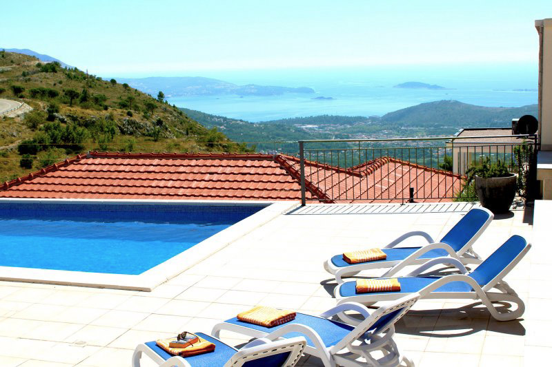 Luxury Villa Arc-Quality and comfortable sun loungers for your relaxation pool and view accross the valley to the Adriatic Sea