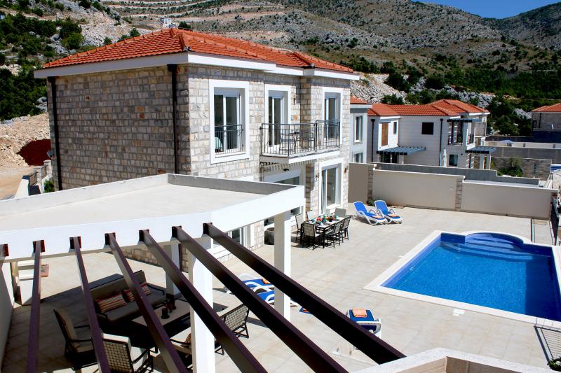 Luxury Villa Arc-Relax in the shade or enjoy the poool and a 'little sun-worshipping'