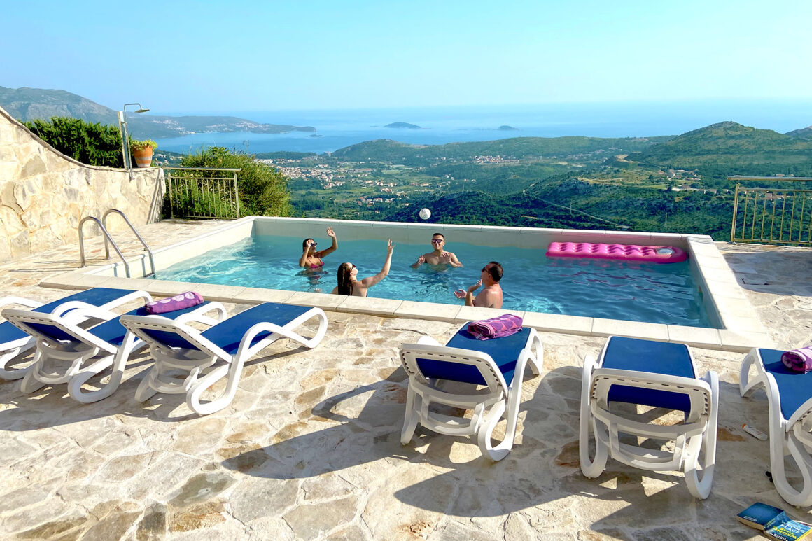 Luxury Villa Cruz with private pool and Jacuzzi near Dubrovnik