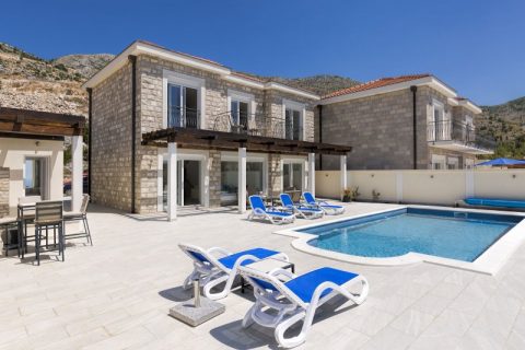 Luxury Villa Ragusa-Luxurious spacious terrace with private pool & outside lounge area for your comfort
