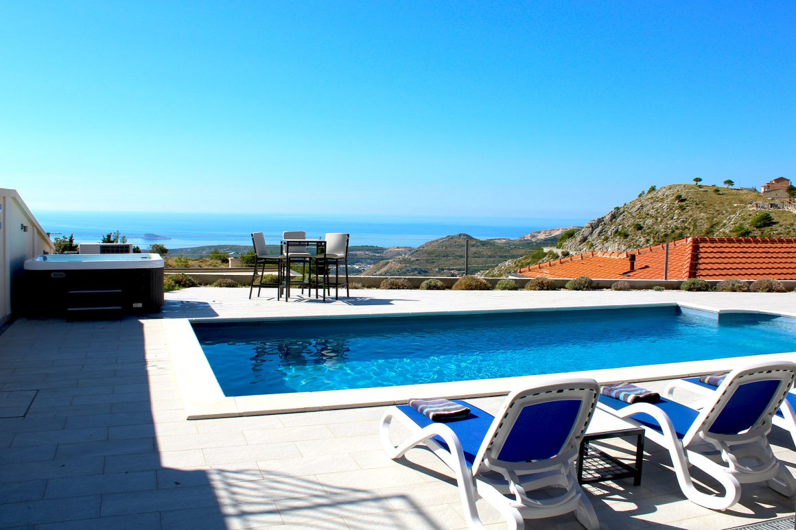 Luxury Villa Ragusa offers you large terrace, private pool, Jacuzzi and incredible view to the Dubrovnik Riviera