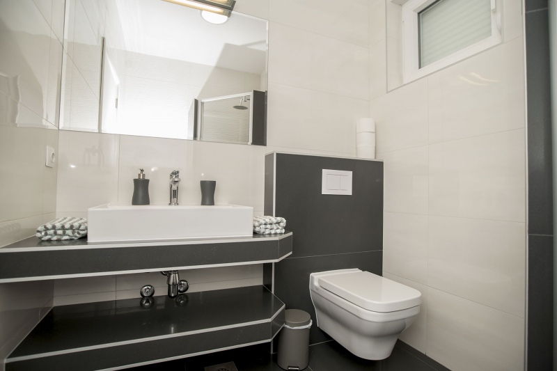 Luxury Villa Leni-En suite bathroom with sink and vanity unit