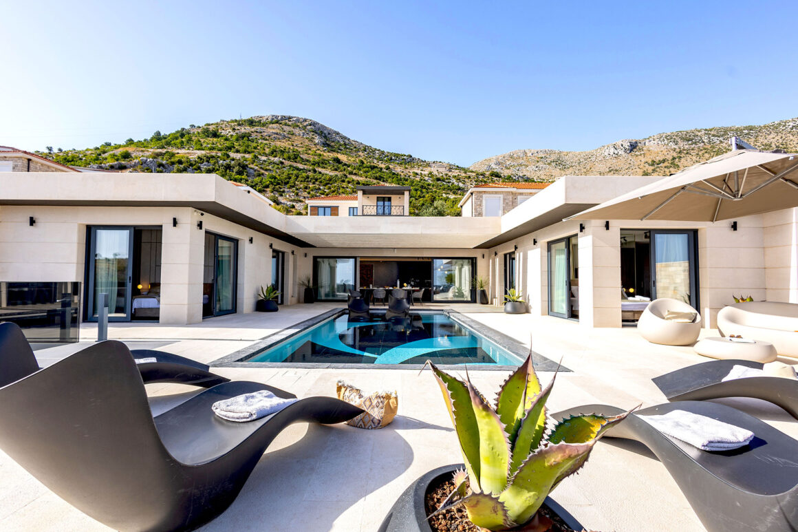 Luxury Villa G - Views of this exquistitely designed villa