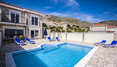Luxury-Villa-Layla-and-its-large-pool-and-terrace-thumbnail